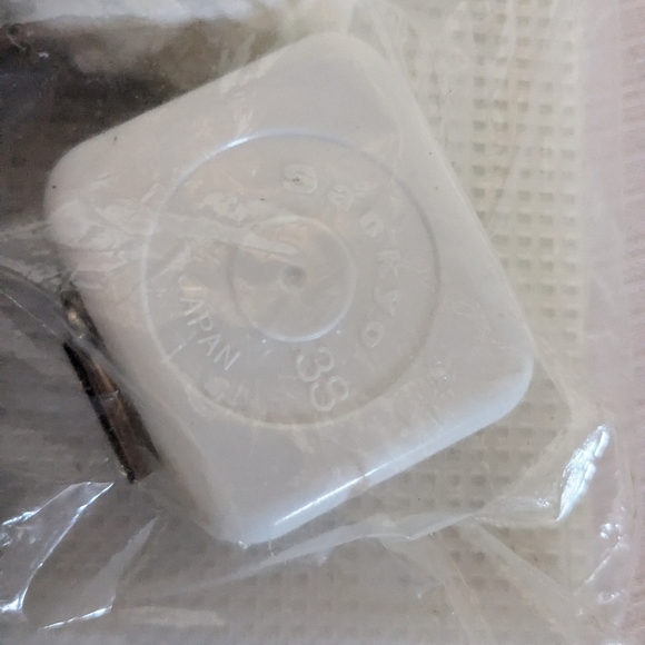 Mary Maxim musical village plastic canvas needlepoint kit Hotel #80269 - Picture 6 of 7